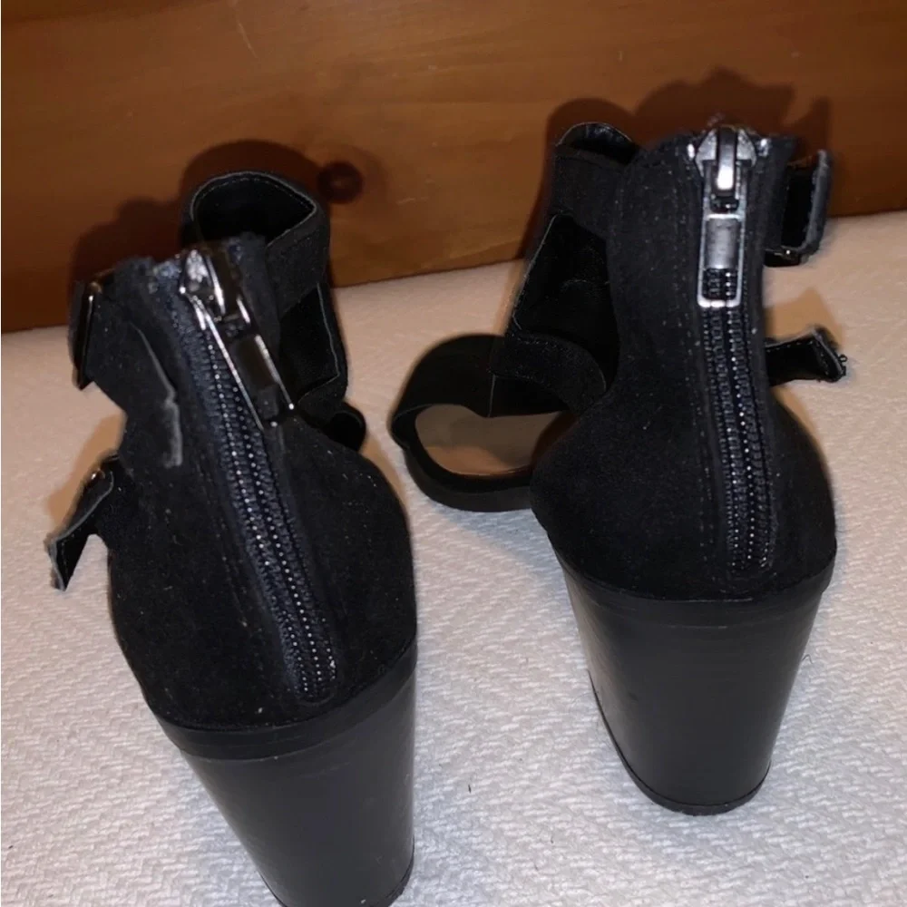 SODA Black Shoes, Size 7 - Picture 4 of 4